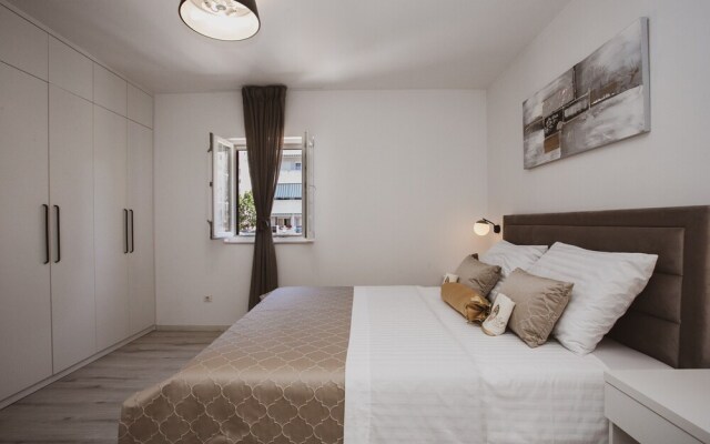 Luxury Modern House, Just 1 min Walk to the Beach