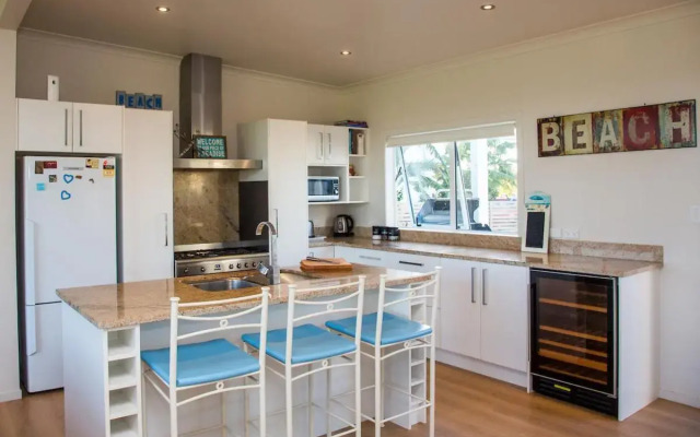 Waterfront Wonder - Matarangi Holiday Home