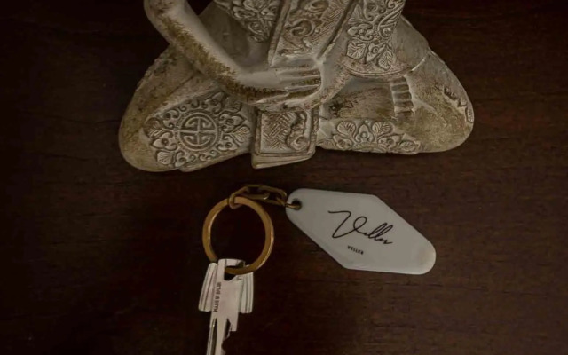 VELLER Shemaiah Apt #3