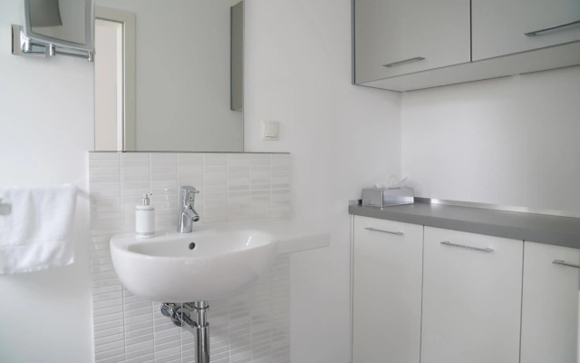 Modernes Stadthaus | Parkplatz | WiFi | Bad&Dusche | Küche