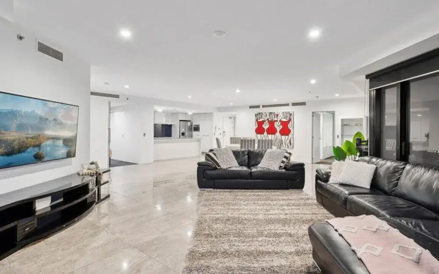Circle on Cavill - Private Apartments