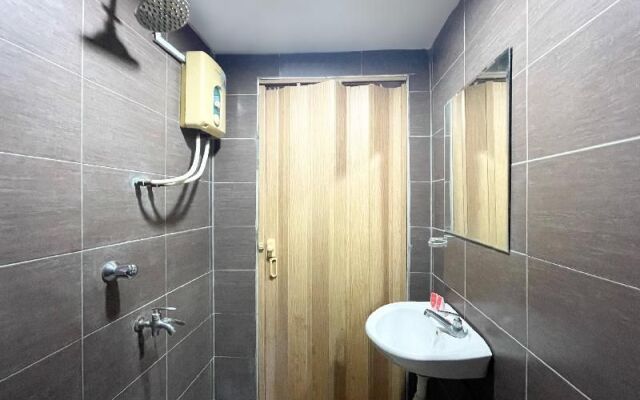OYO 90324 Muar Station Hotel