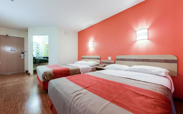 Motel 6 Toronto Mississauga