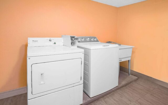 Days Inn by Wyndham Toledo