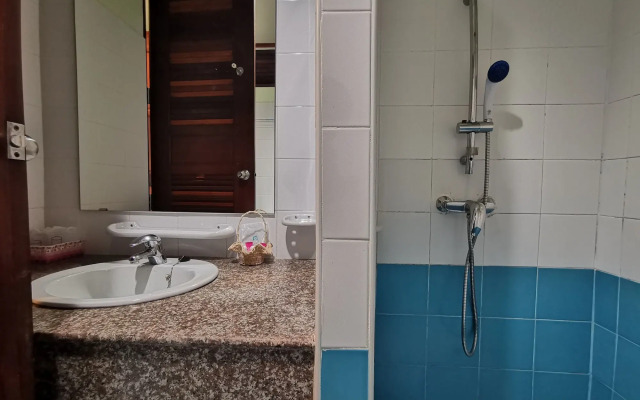 Mam Kai Bae Beach Resort