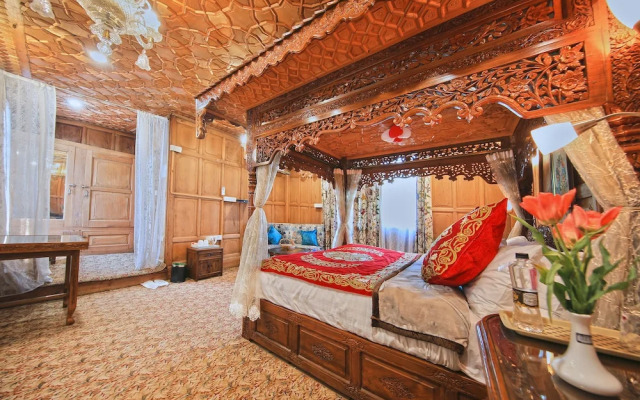 Kolu Group Of Houseboats