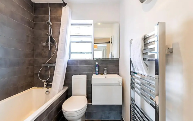 Modern Borough Retreat With Private Terrace