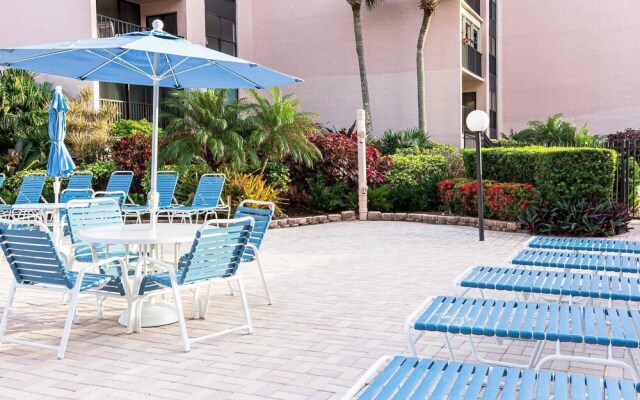 Siesta Breakers Penthouse on the Beach