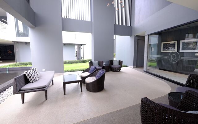 R Photo Hotel