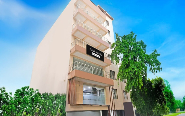 Super Townhouse Sahayogi Nagar Near Big Bazaar