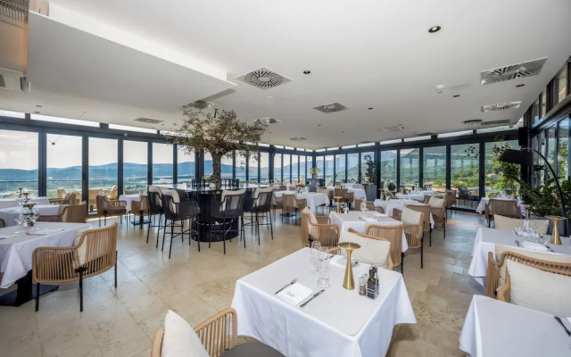 Royal Blue Resort & Residence