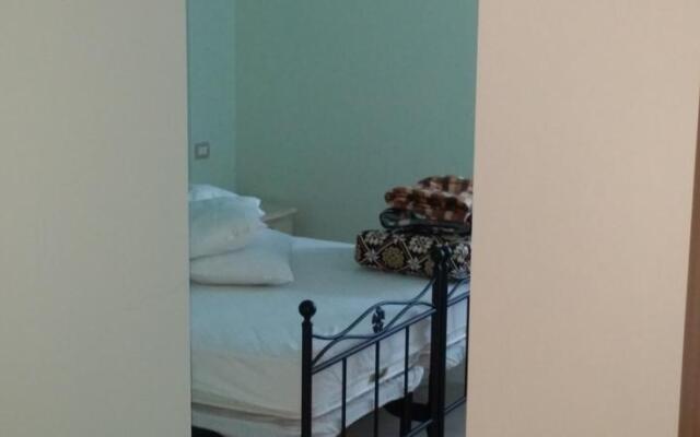 Atina Bed