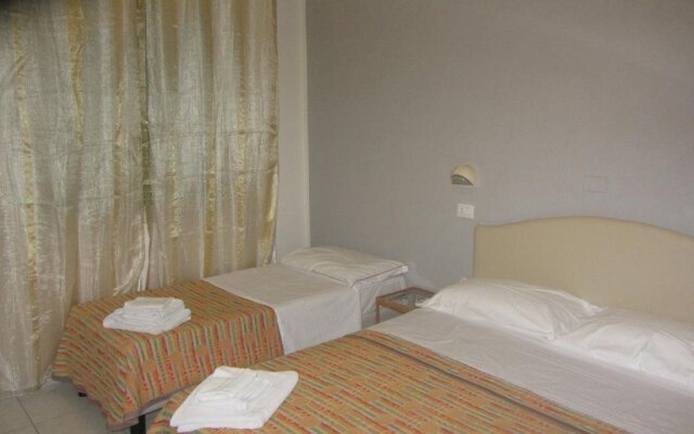 Easy Hotel