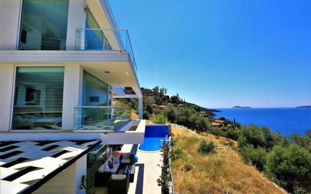 Villa Luminex by Akdenizvillam