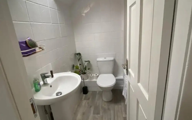 Anglesey Retreat - 2 Beds - Sleeps 3 - Parking