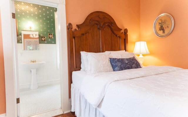 Historic Sevilla House Bed And Breakfast