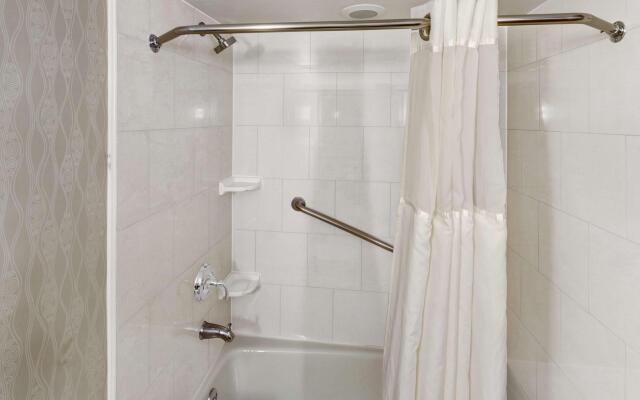 DoubleTree by Hilton Hotel Wichita Airport