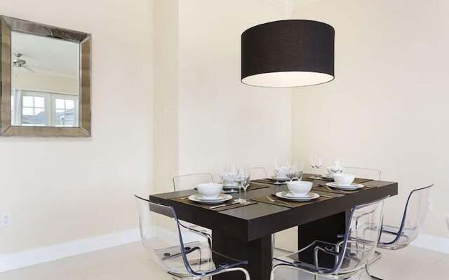 Condo Contemporary 3 Bedroom Reunion