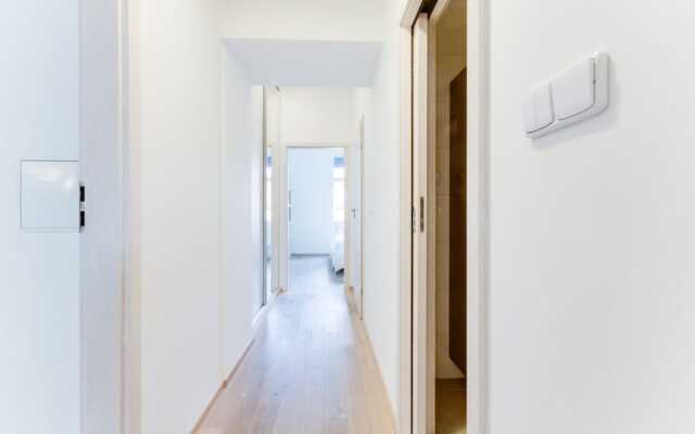 Charming Two-Bedroom Apartment Next To The Emmaus Abbey