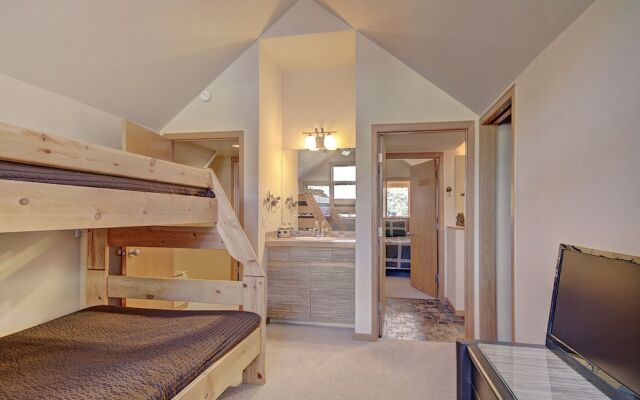 1926 Soda Springs Ii 3 Bedroom Townhouse by RedAwning