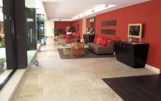 Aldea Thai Jr Suite by SunandSea