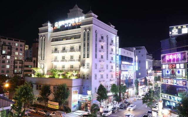 Empire Tourist Hotel