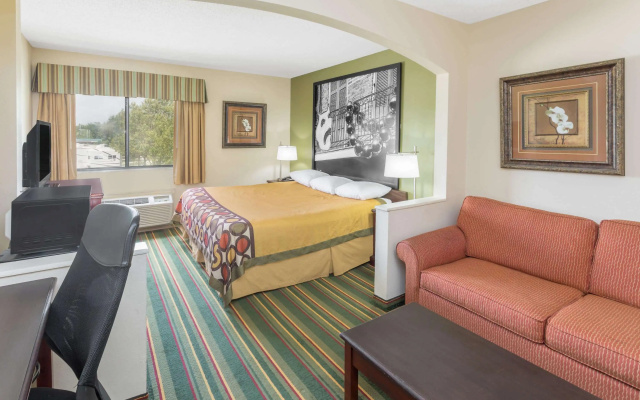 Super 8 by Wyndham Duson Lafayette West Area