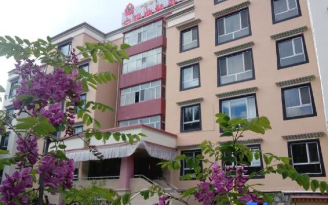 Padma Chumig Garden Hotel