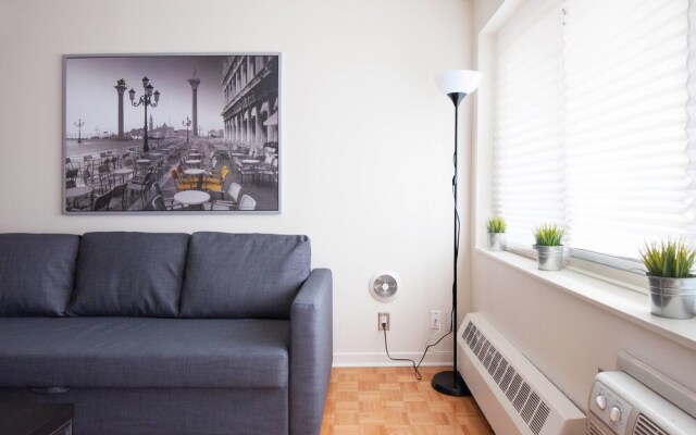 Slick 1BR Right Downtown by Namastay