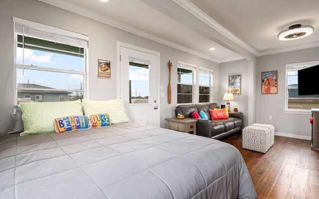 Amberjack 2 Bedroom Home by RedAwning