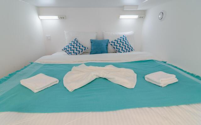 Вокруг света на улице Гончарная