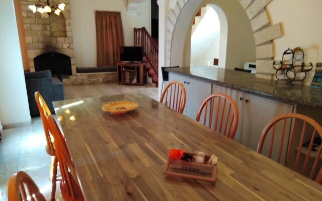 Lovely 7 Bedroom Villa !!