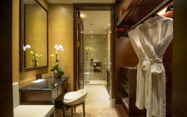 Malachite Hotel