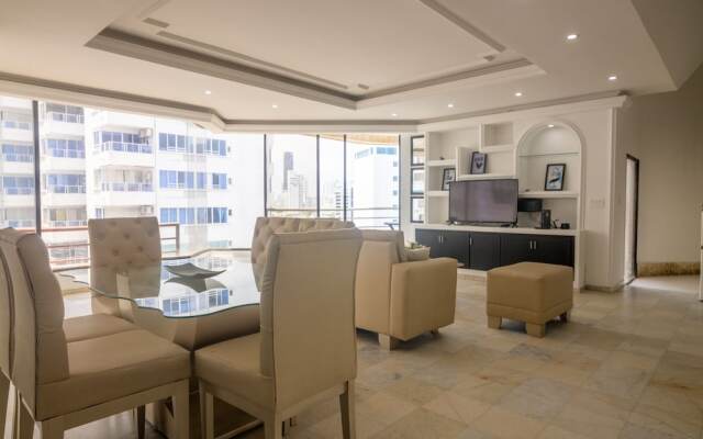 Penthouse con Piscina Privada El Laguito