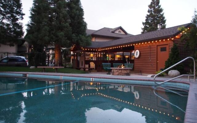 Redwood Garden Inn