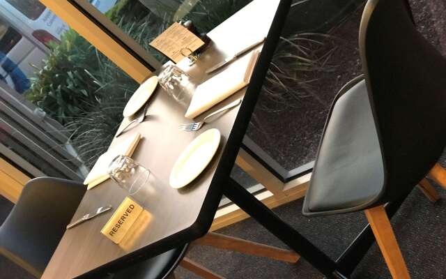 Best Western Airport Motel and Convention Centre