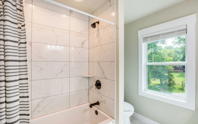 Getaway w/ Fire Pit: 3 Mi to River Arts District!