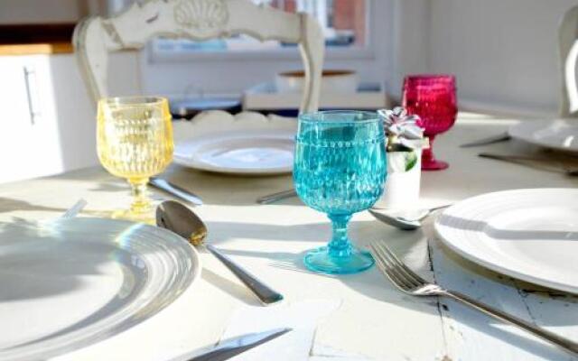 Bright & stylish 2 bed 1st floor apartment