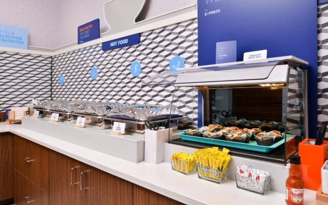 Holiday Inn Express & Suites Cincinnati - Mason by IHG