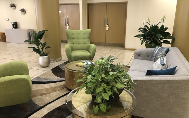 Golden Green Hotel - Charlotte