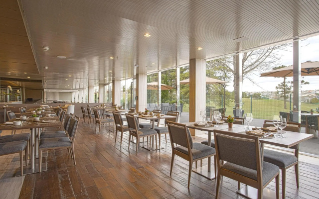 Suryaa Hotel Pinhais, Curio Collection by Hilton