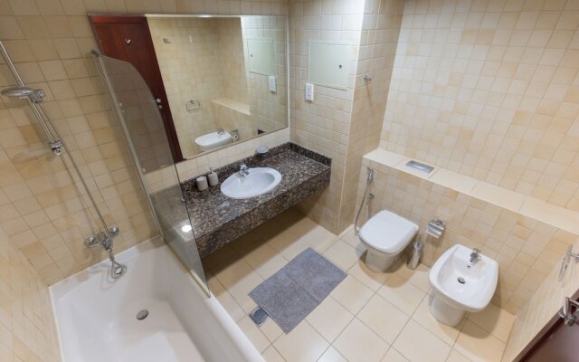 Spacious 1BR 5 minutes to beach