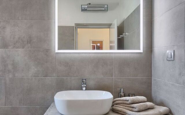 House Lino ?A tinjan
