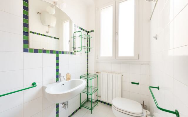 Downtown Apt Quiet with Terrace and Lift