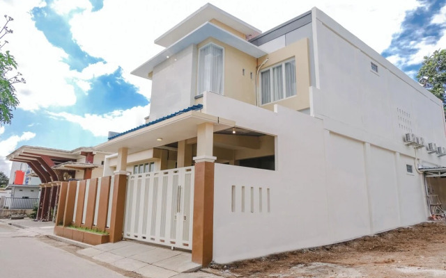 Oyo 1247 Antosa Family Residence