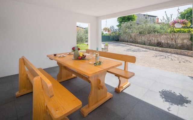 Stunning Home in Rovinjsko Selo With Wifi and 2 Bedrooms