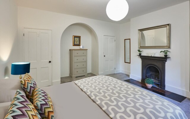 Host Stay Leafy Garden Apartment