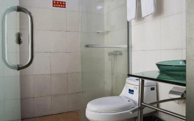 100 Inn Liangpin Hotel (Shanghai Deping Road Subway Station)