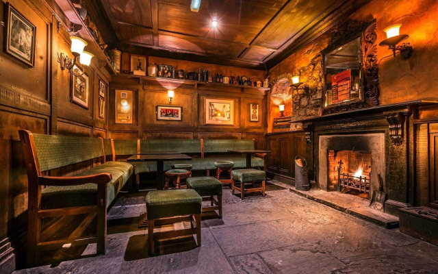 Queens Hotel and Nightclub
