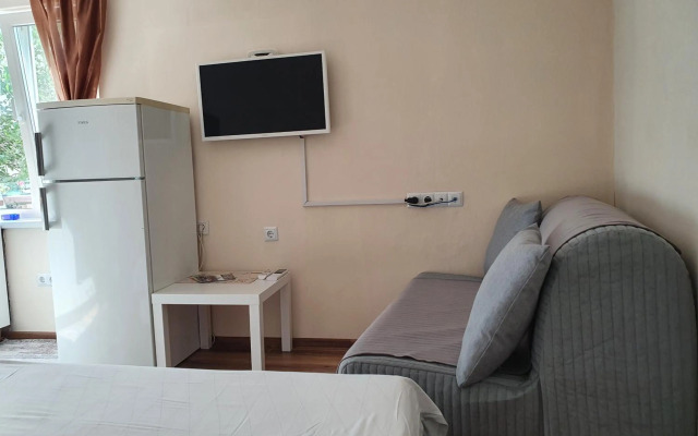 Malavi KI top center studio Ruse